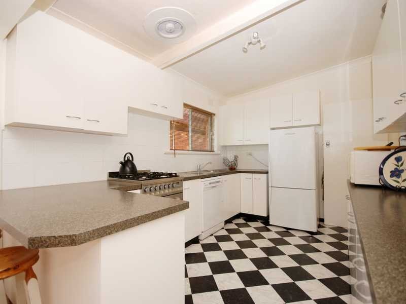 17 Colong Place, Kooringal NSW 2650
