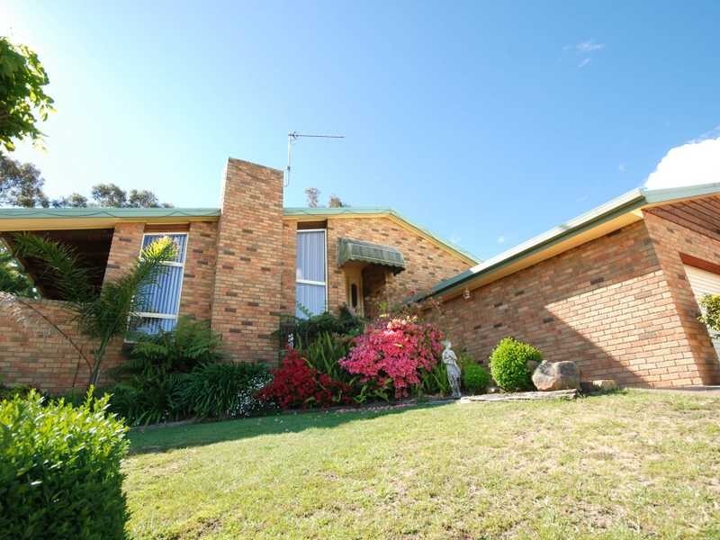 8 Banool Place, Kooringal NSW 2650
