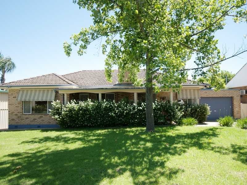 9 White Avenue, Kooringal NSW 2650