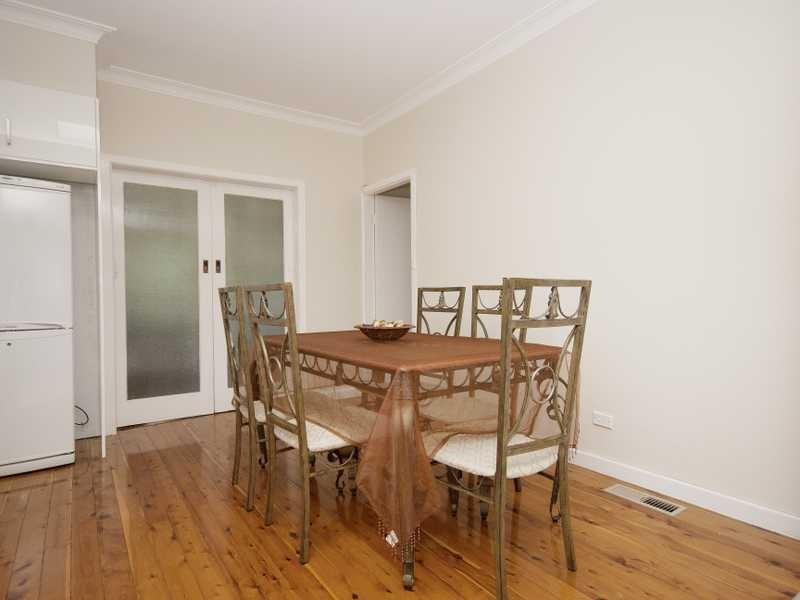 9 White Avenue, Kooringal NSW 2650