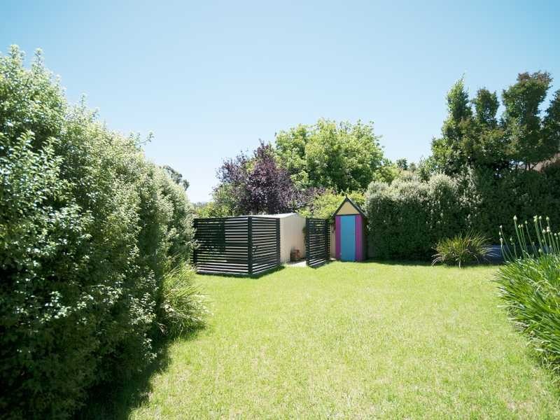 9 White Avenue, Kooringal NSW 2650