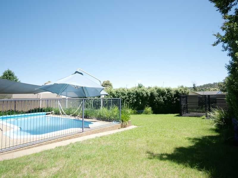 9 White Avenue, Kooringal NSW 2650