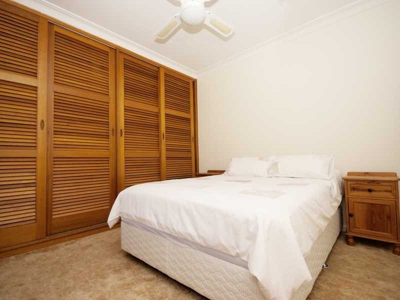 9 White Avenue, Kooringal NSW 2650