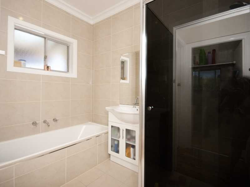9 White Avenue, Kooringal NSW 2650
