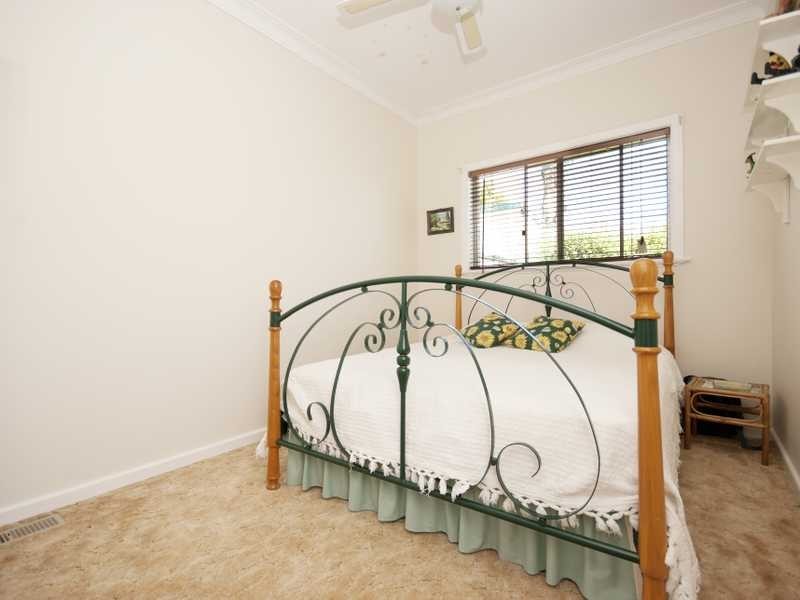 9 White Avenue, Kooringal NSW 2650