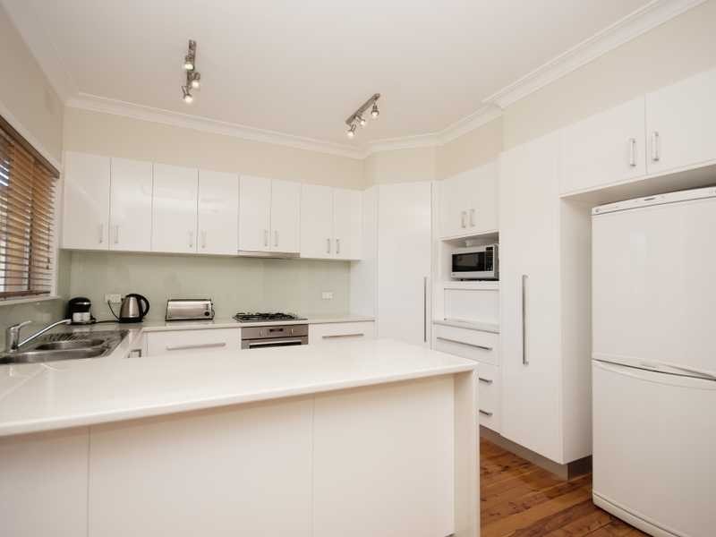 9 White Avenue, Kooringal NSW 2650