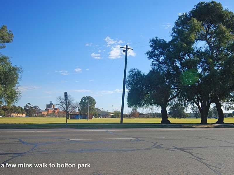 2/35 Higgins Avenue, Wagga Wagga NSW 2650