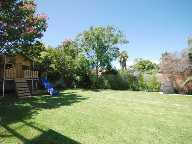 40 Wooden Street, Turvey Park NSW 2650