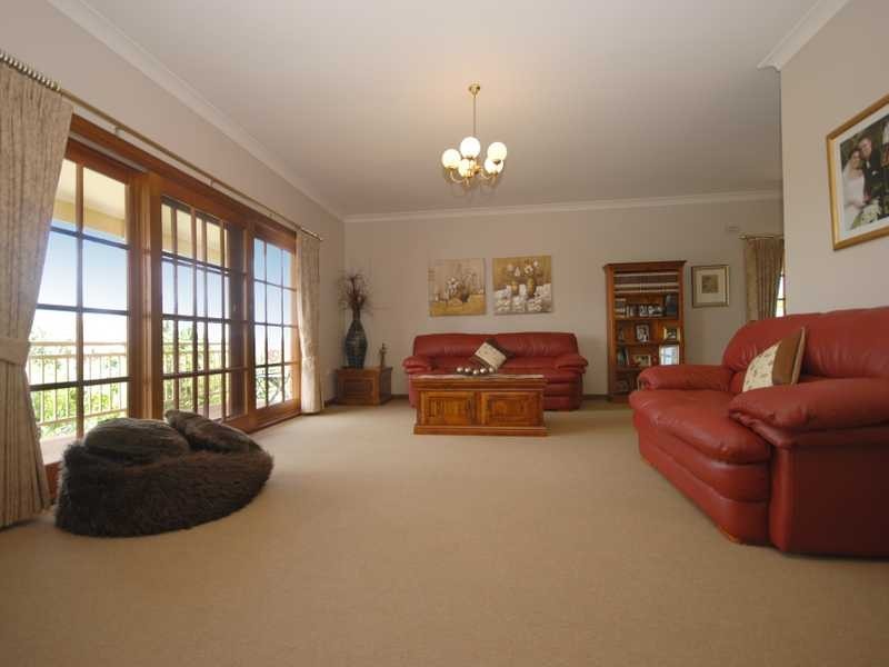 16 Panorama Street, Kooringal NSW 2650