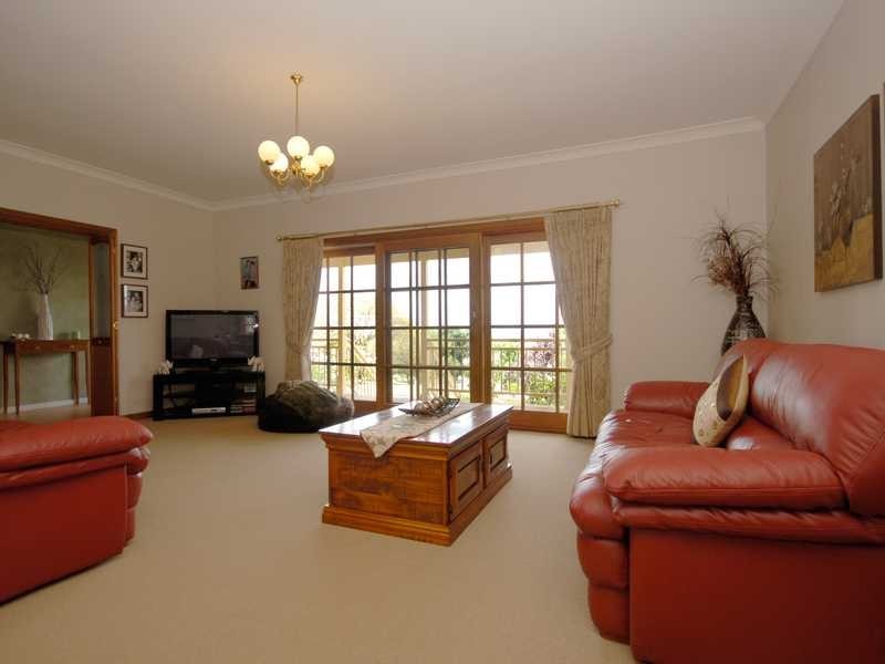 16 Panorama Street, Kooringal NSW 2650