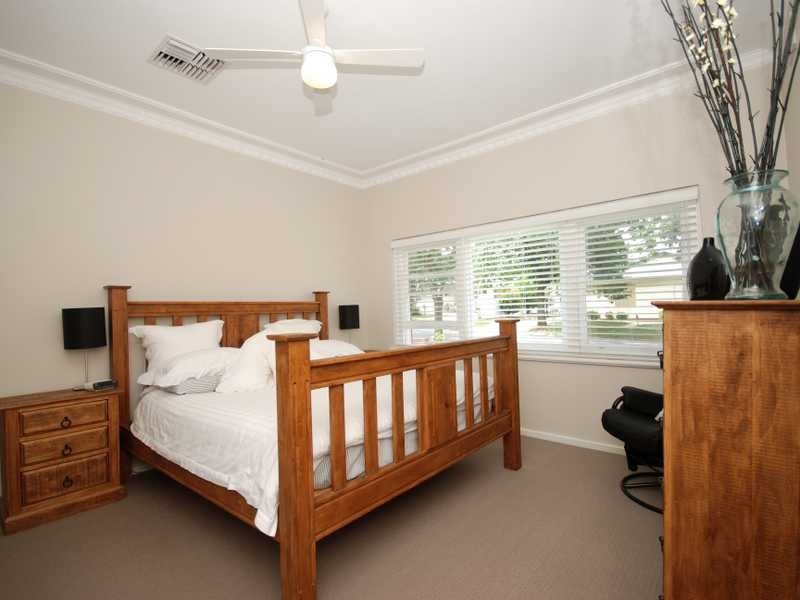 2 James Street, Kooringal NSW 2650