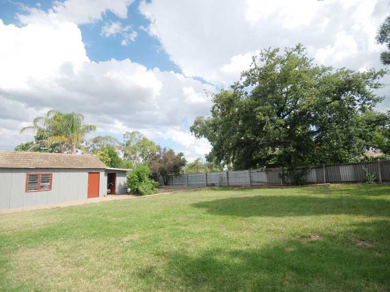 2 James Street, Kooringal NSW 2650