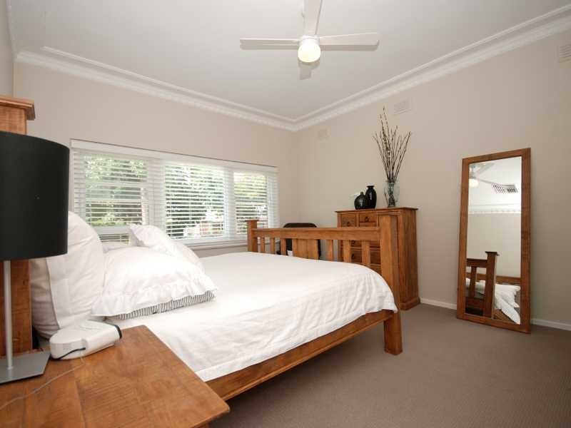 2 James Street, Kooringal NSW 2650