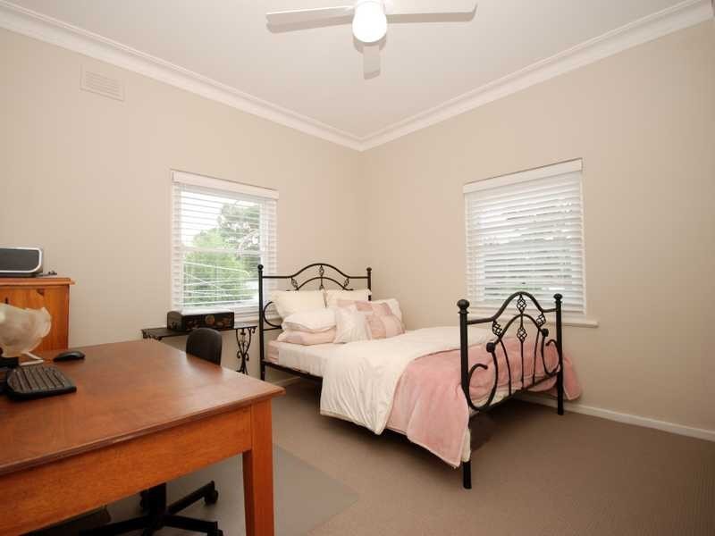 2 James Street, Kooringal NSW 2650