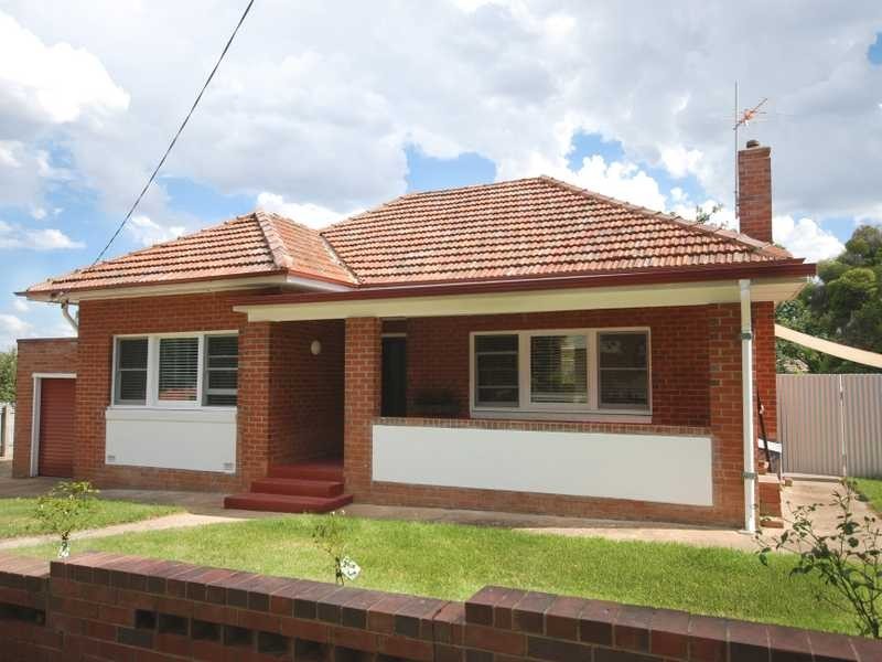 2 James Street, Kooringal NSW 2650