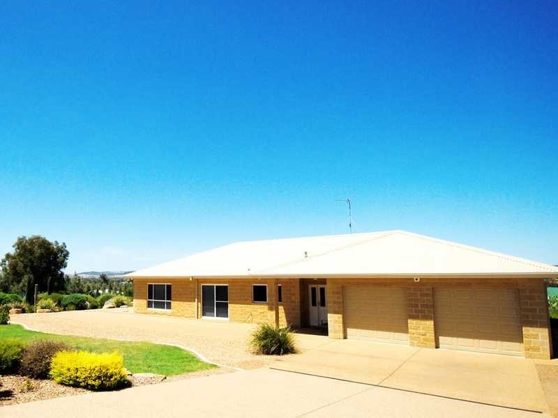 2 Wisteria Place, Springvale NSW 2650