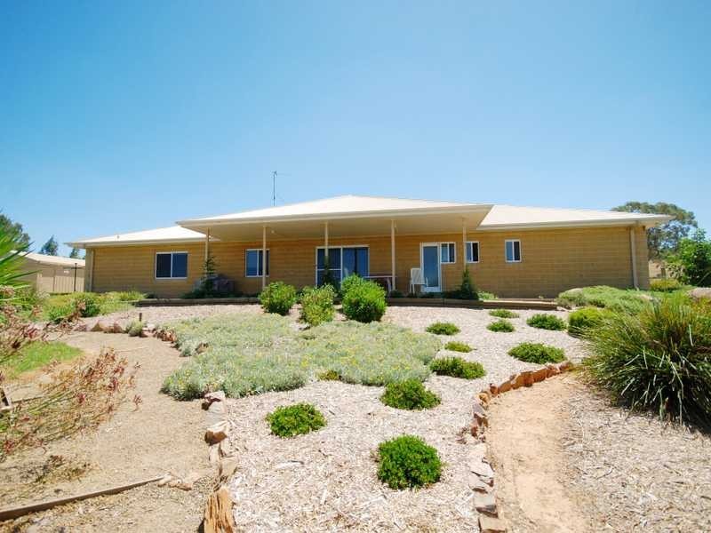 2 Wisteria Place, Springvale NSW 2650