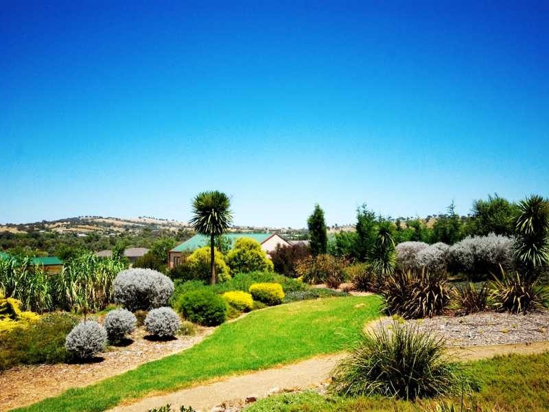 2 Wisteria Place, Springvale NSW 2650
