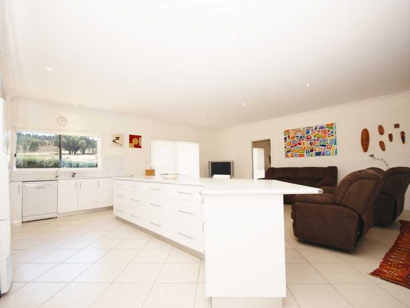 2 Wisteria Place, Springvale NSW 2650