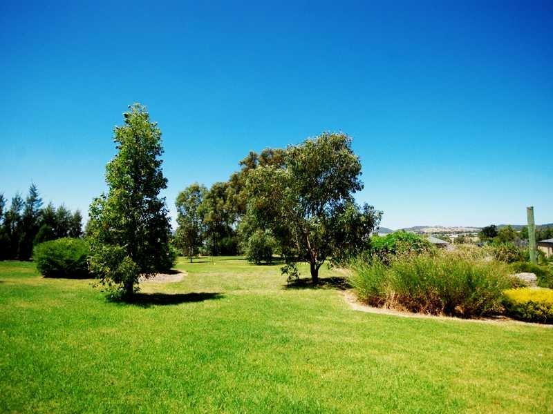 2 Wisteria Place, Springvale NSW 2650