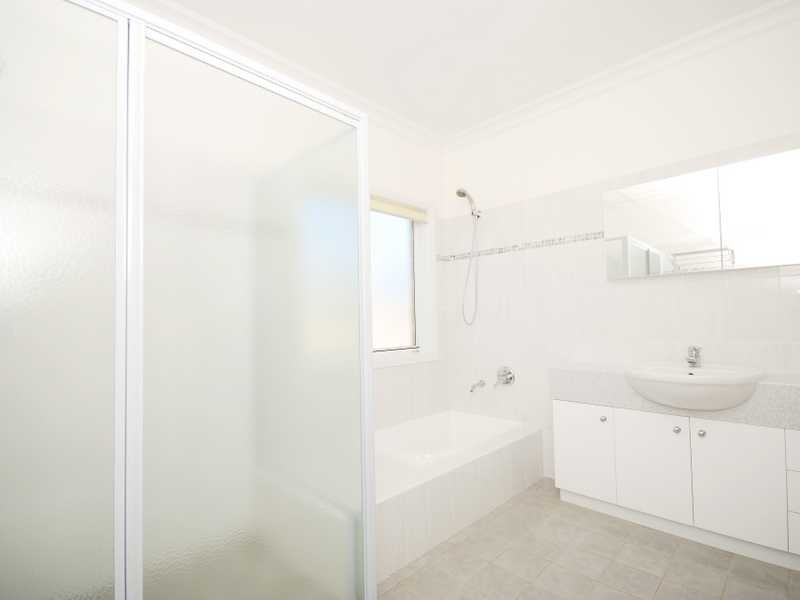 2 Wisteria Place, Springvale NSW 2650