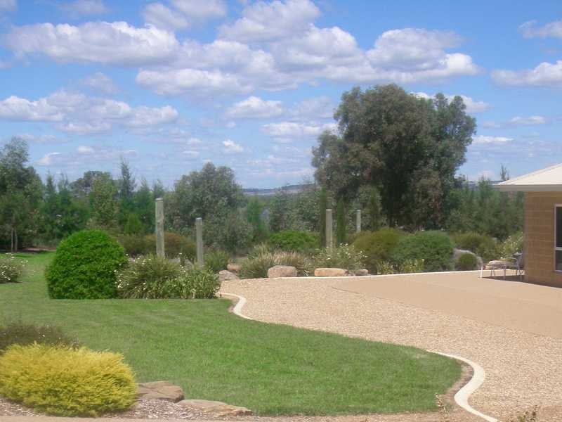 2 Wisteria Place, Springvale NSW 2650