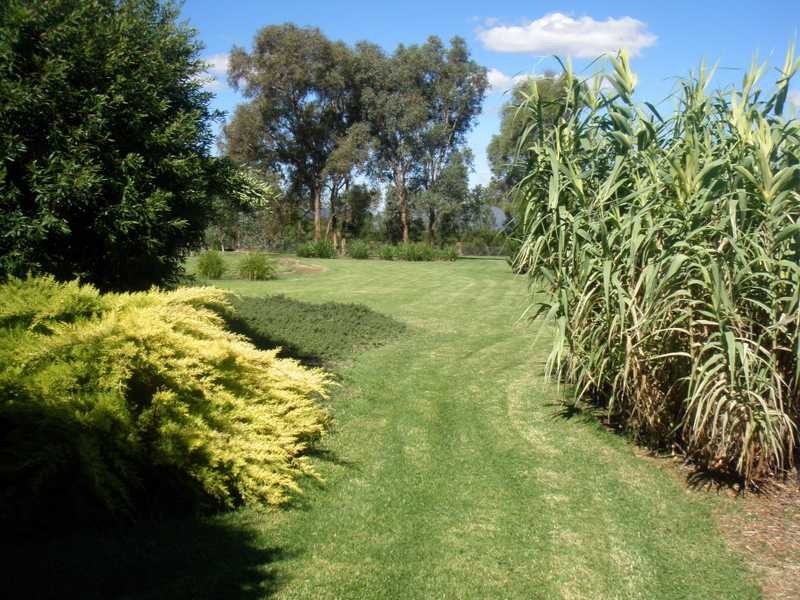2 Wisteria Place, Springvale NSW 2650