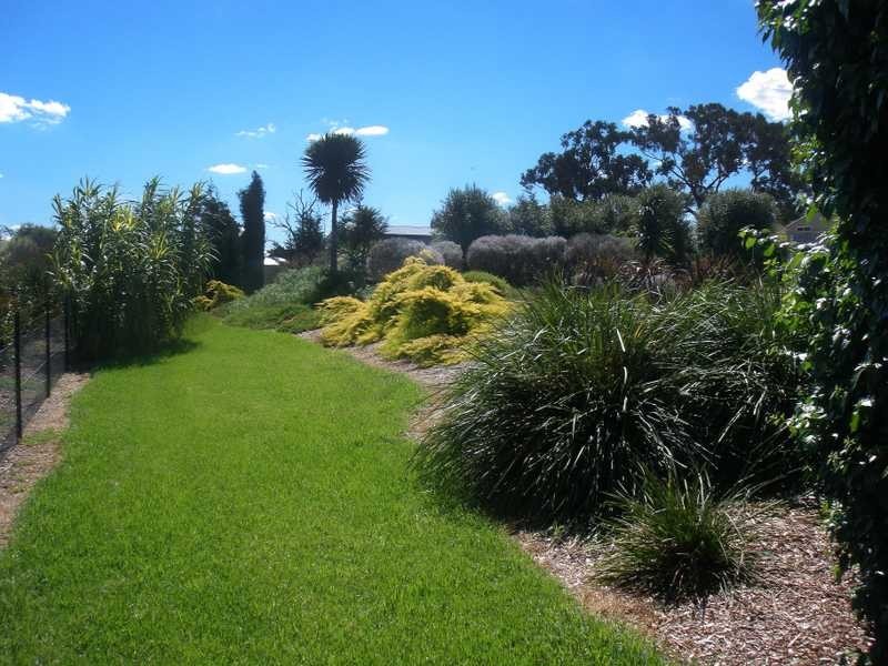 2 Wisteria Place, Springvale NSW 2650