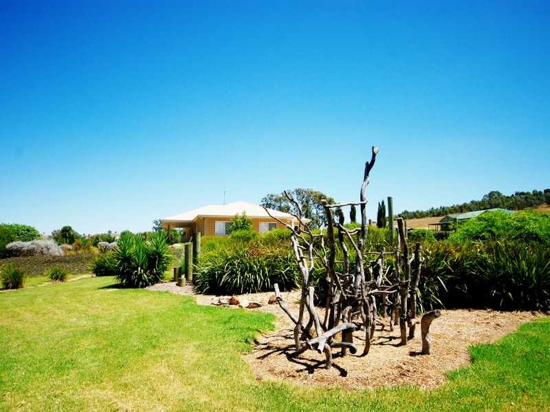 2 Wisteria Place, Springvale NSW 2650