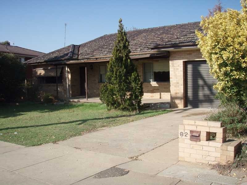 82 Fay Avenue, Kooringal NSW 2650