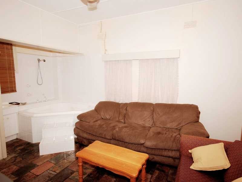 82 Fay Avenue, Kooringal NSW 2650