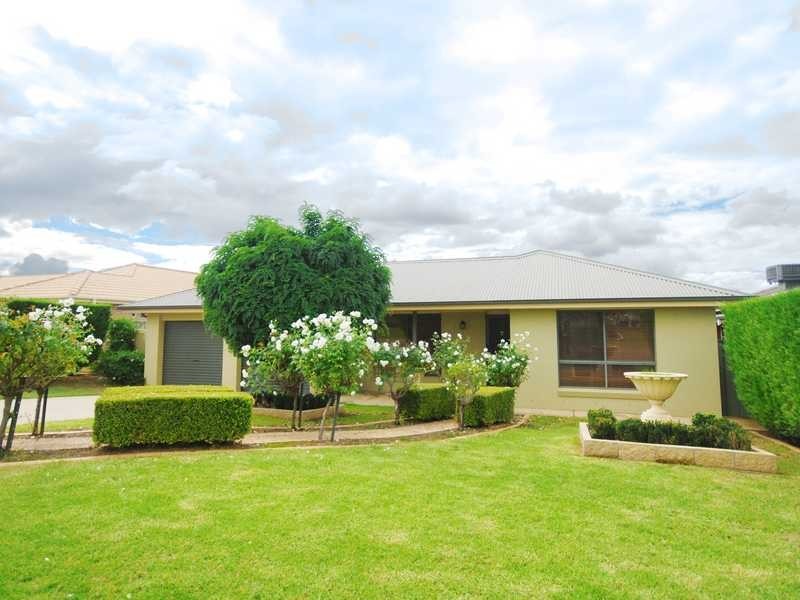 5 Willang Crescent, Glenfield Park NSW 2650