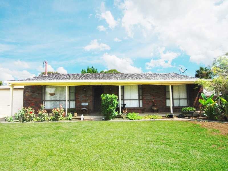 8 Jasmin Crescent, Lake Albert NSW 2650