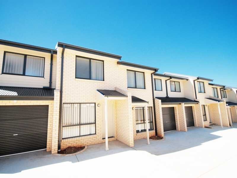 Unit 1 2 3 4 7 8 9 10/38 Kenneally Street, Kooringal NSW 2650