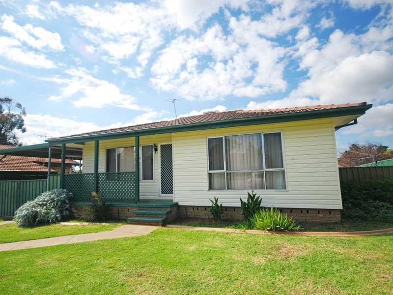 5 Bingham Place, Tolland NSW 2650
