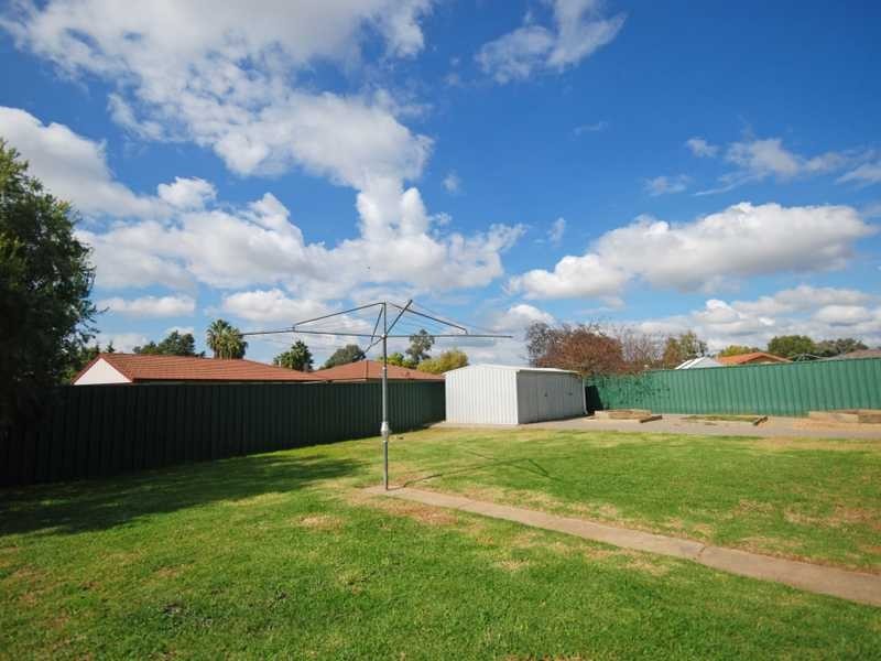 5 Bingham Place, Tolland NSW 2650