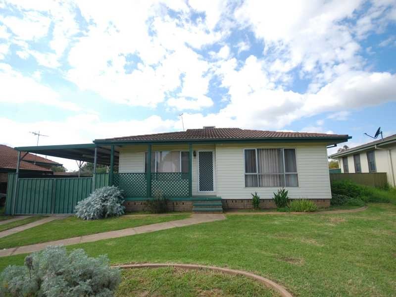 5 Bingham Place, Tolland NSW 2650