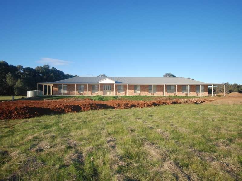 4 Bell Gum Place, Lake Albert NSW 2650