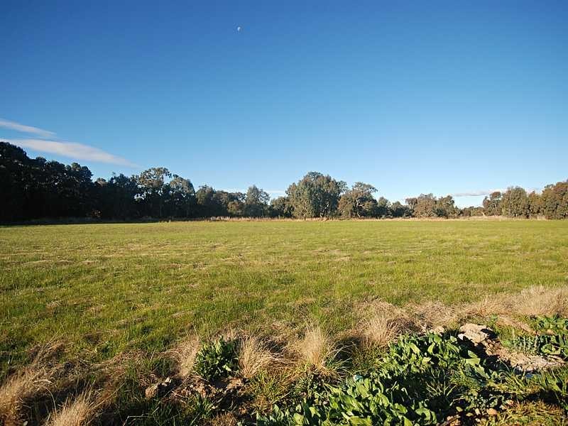 4 Bell Gum Place, Lake Albert NSW 2650