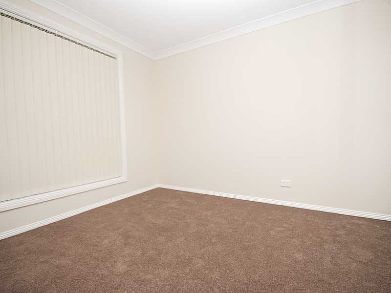 4 Bell Gum Place, Lake Albert NSW 2650