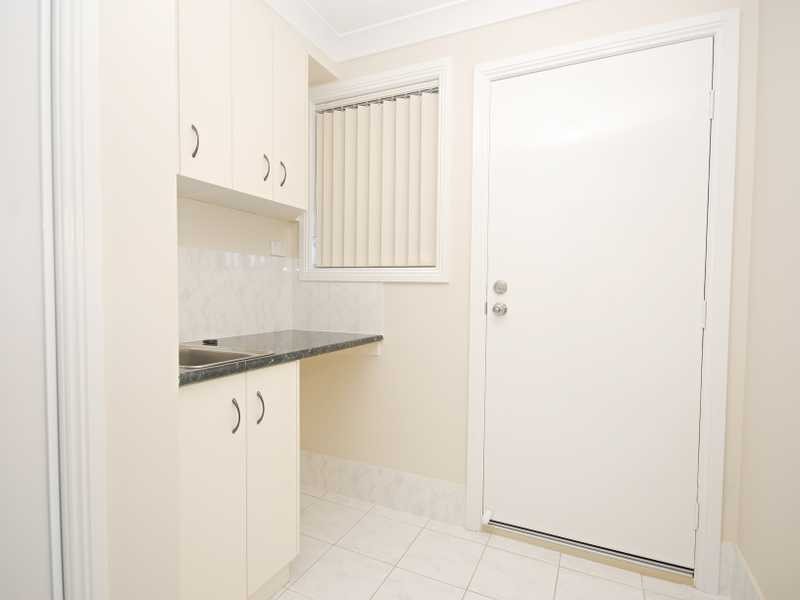 4 Bell Gum Place, Lake Albert NSW 2650