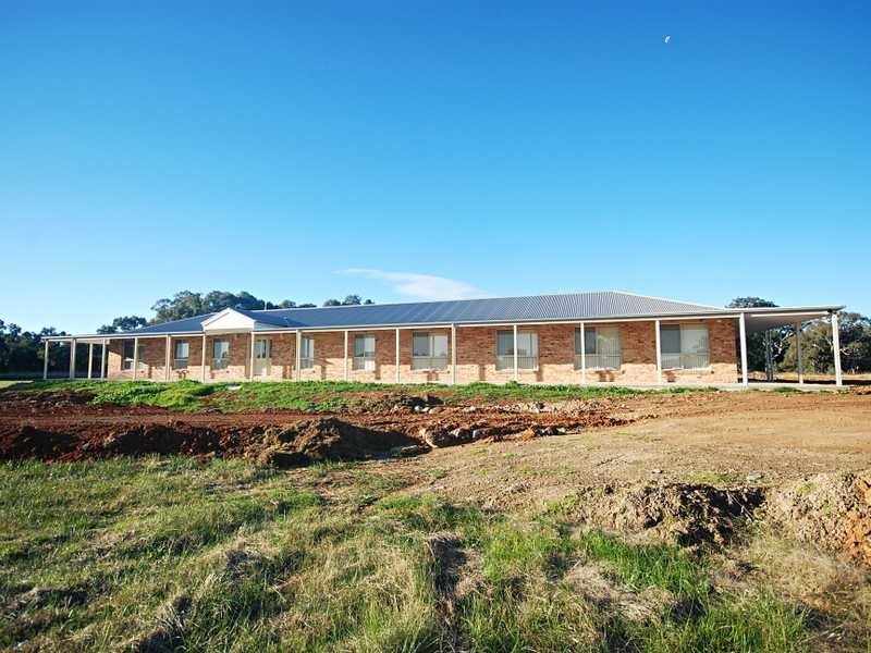 4 Bell Gum Place, Lake Albert NSW 2650