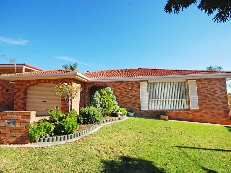 2/29 Brooklyn Drive, Bourkelands NSW 2650