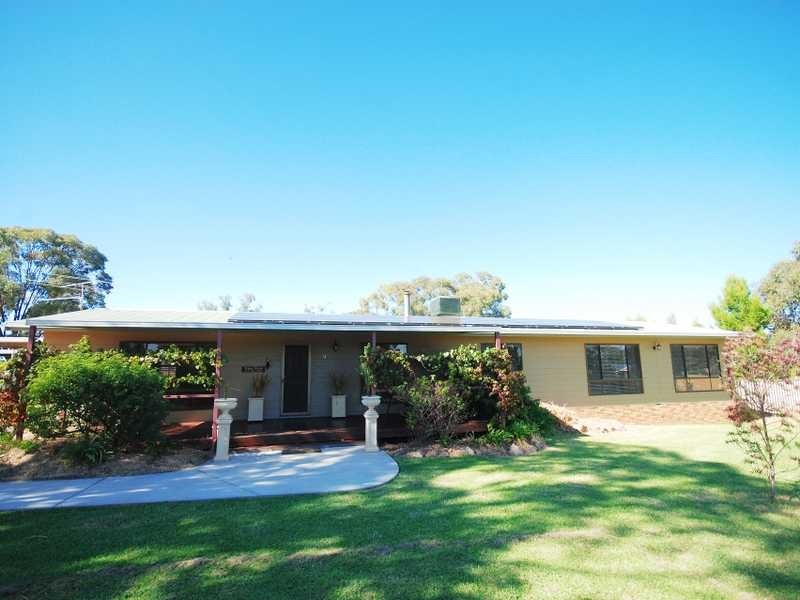 9 Booth Street, Coolamon NSW 2701