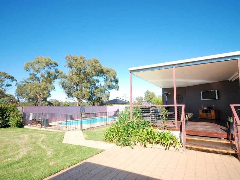 9 Booth Street, Coolamon NSW 2701