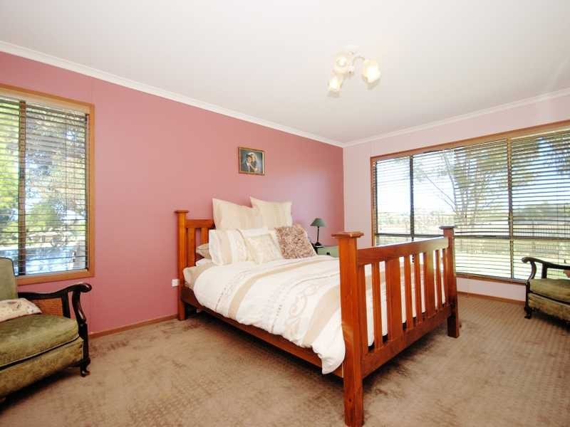 9 Booth Street, Coolamon NSW 2701