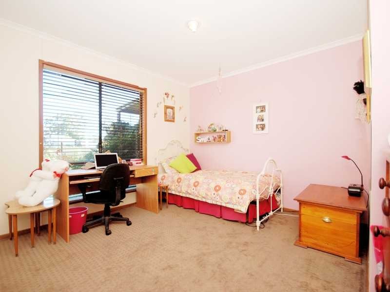 9 Booth Street, Coolamon NSW 2701