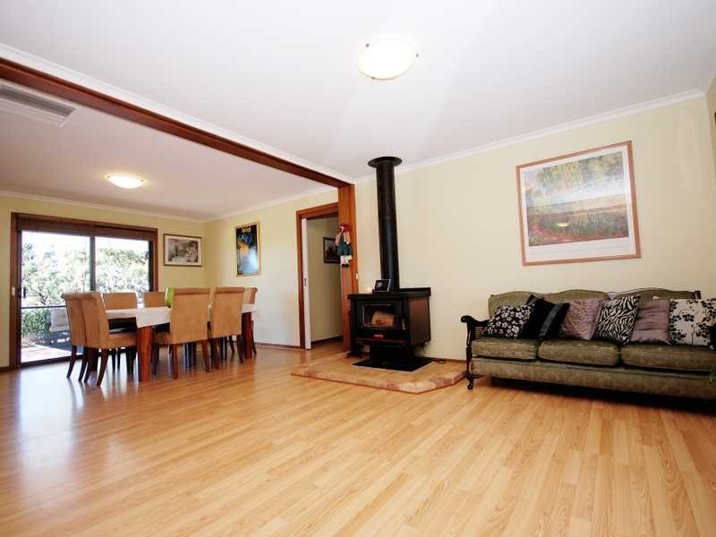 9 Booth Street, Coolamon NSW 2701