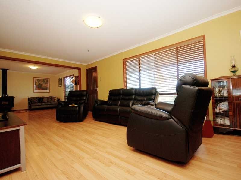 9 Booth Street, Coolamon NSW 2701