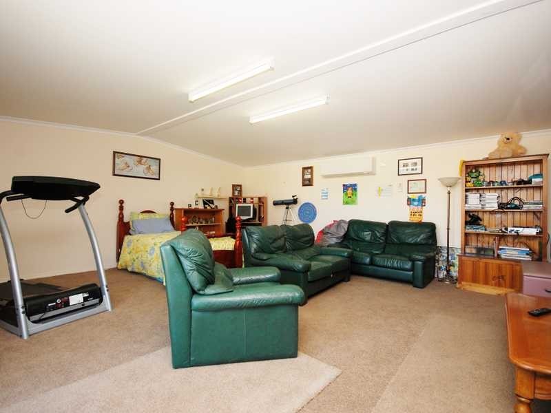 9 Booth Street, Coolamon NSW 2701